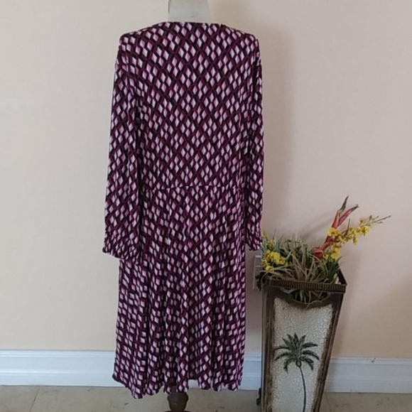 Ryan Wythe Dress. - Picture 2 of 12